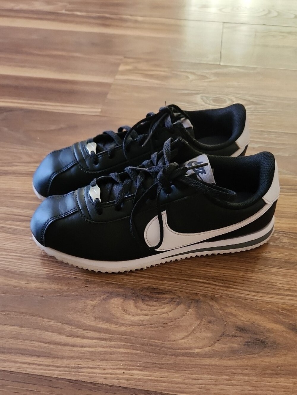 Nike Kids Black and White Low-Top Sneakers - Picture 2 of 2